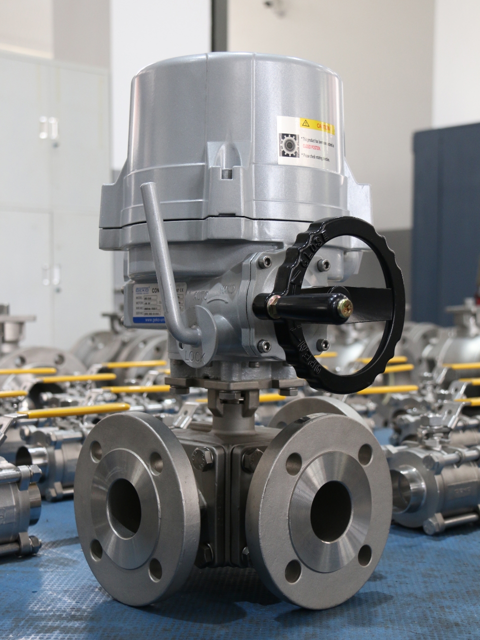 Модифицированный пропорциональный 3-ходовой регулирующий шаровой кран, интегрированный в операционную систему