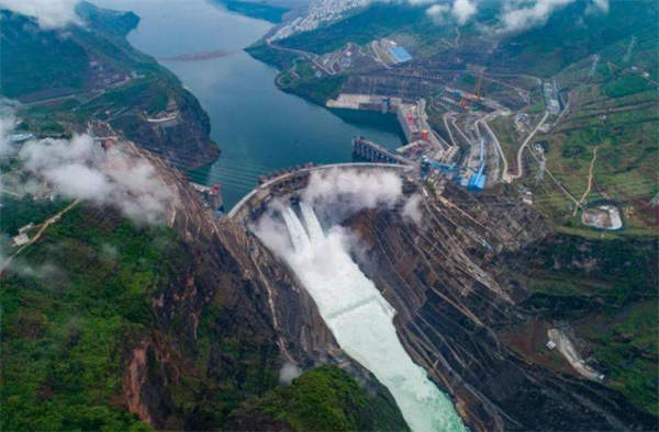 Завершено строительство и введена в эксплуатацию линия электропередачи постоянного тока сверхвысокого напряжения ±800 кВ от электростанции Байхэтань до Цзянсу.